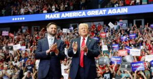 El vicepresidente de Trump le dice a los migrantes que preparen maletas