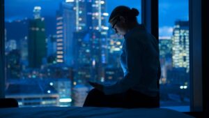 Estudio revela que los noctámbulos tienen mejor desempeño cognitivo que los madrugadores