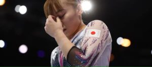 Descubren fumando a una gimnasta de Japón y la excluyen de los Juegos Olímpicos de París 2024