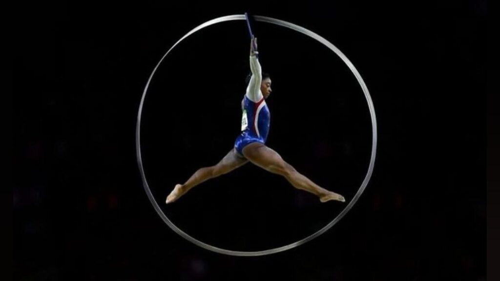 Simone Biles y Mercedes Benz realizan inspiradora colaboración