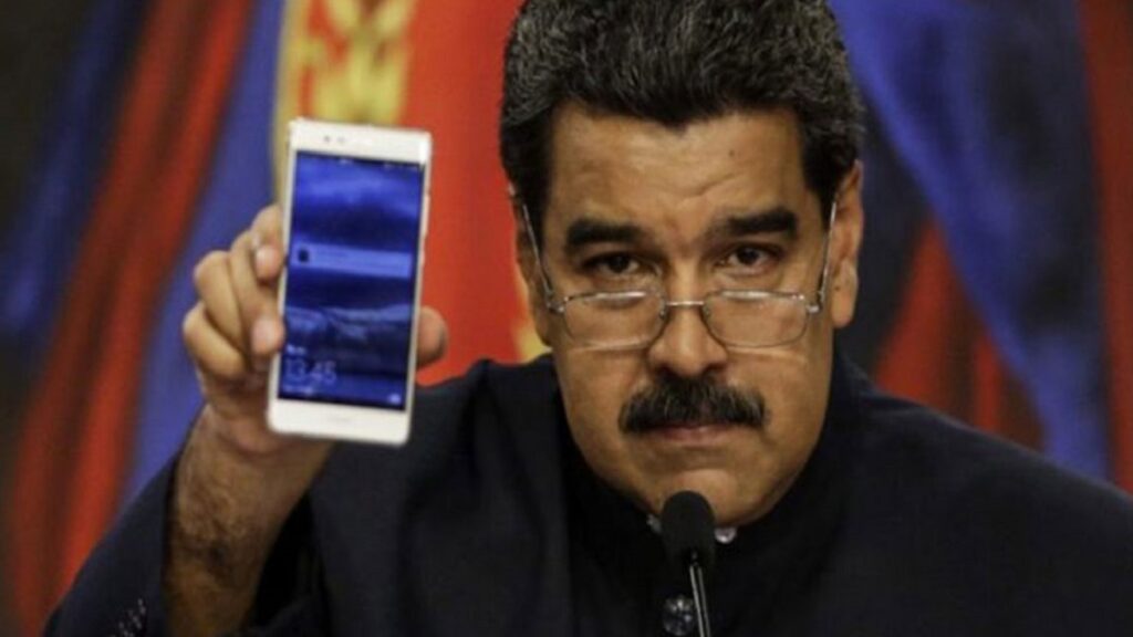 Maduro pide a los 5 millones de venezolanos que votaron por él desinstalar WhatsApp