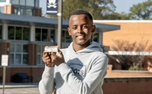 Heman Bekele, un joven científico nombrado Niño del Año 2024 por la revista Time