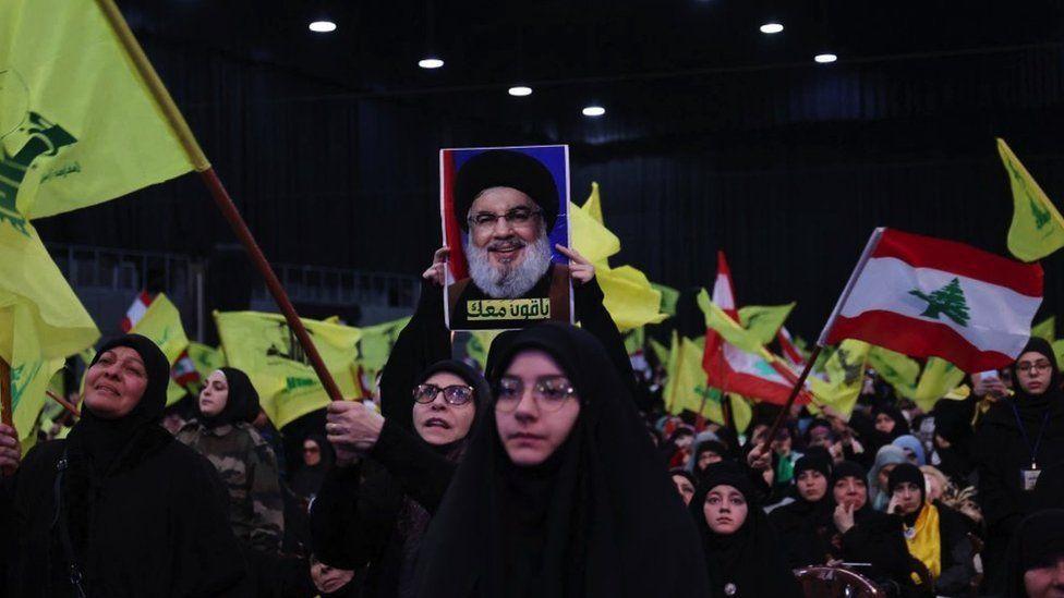 Una Hezbollah golpeada por Israel lamenta la muerte de su máximo líder