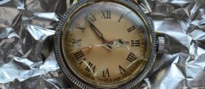 Científicos descubren que el tiempo podría ser reversible en el vidrio