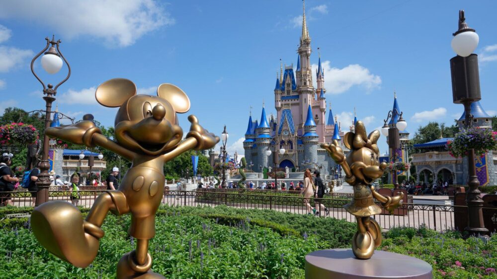 Disney World y otras atracciones de Florida cierran debido a la llegada del huracán Milton