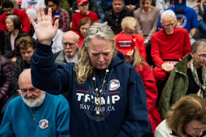 Los votantes evangélicos están más inclinados a votar por Donald Trump 
