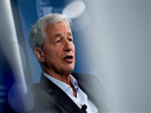 Jamie Dimon, CEO de JPMorgan, visualiza un futuro con jornadas laborales de 3.5 días y una esperanza de vida de 100 años