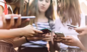 Estudio revela que Instagram facilita la propagación de conductas autolesivas entre adolescentes