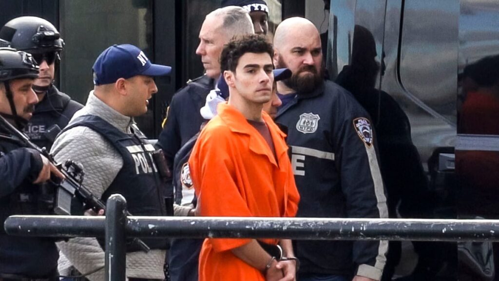 Caso Luigi Mangione: Enfrenta cuatro cargos federales más y su defensa en una de las mejores de Nueva York 