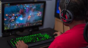 Los videojuegos en línea ayudan a resolver problemas en el trabajo e impulsan el liderazgo