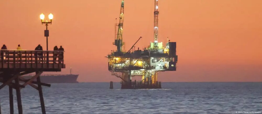 Biden prohíbe perforaciones de petróleo y gas en las costas de EEUU
