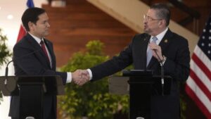 Costa Rica colaborará con EEUU en la recepción de migrantes deportados