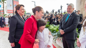 El niño hondureño que le robó el corazón a Claudia Sheinbaum y México