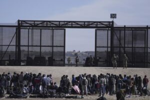 EEUU analiza bloquear los permisos de trabajo a inmigrantes solicitantes de asilo