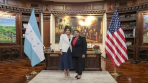Xiomara Castro y Kristi Noem se reúnen para hablar de migración, seguridad y cooperación 