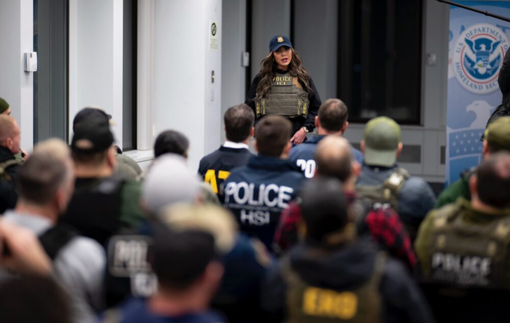 Trump pide apoyo militar para las redadas migratorias en Chicago 