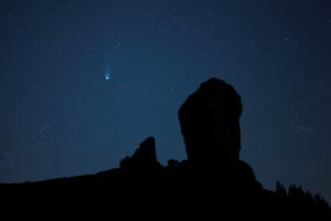 Descubren que el agua de un cometa es similar a la de la Tierra