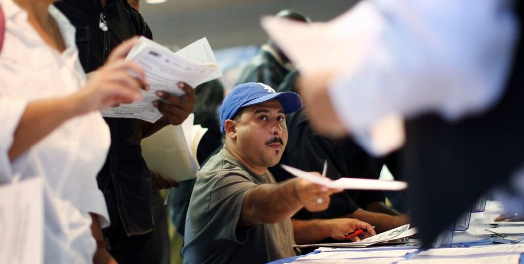 La Casa Blanca alerta sobre una ola de despidos en las agencias federales si hay cierre de gobierno 