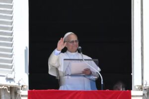 El papa sufrió una frustración con un banco de EEUU: Le colgaron la llamada 