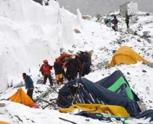 La estafa más grande del Everest: Red criminal engañaba a turistas para cobrar sus seguros