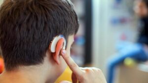 Terapia génica devuelve la audición a niños nacidos sordos y abre una nueva era en la medicina