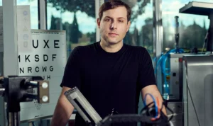 Implante ocular devuelve parcialmente la vista a una mujer de 87 años en Francia