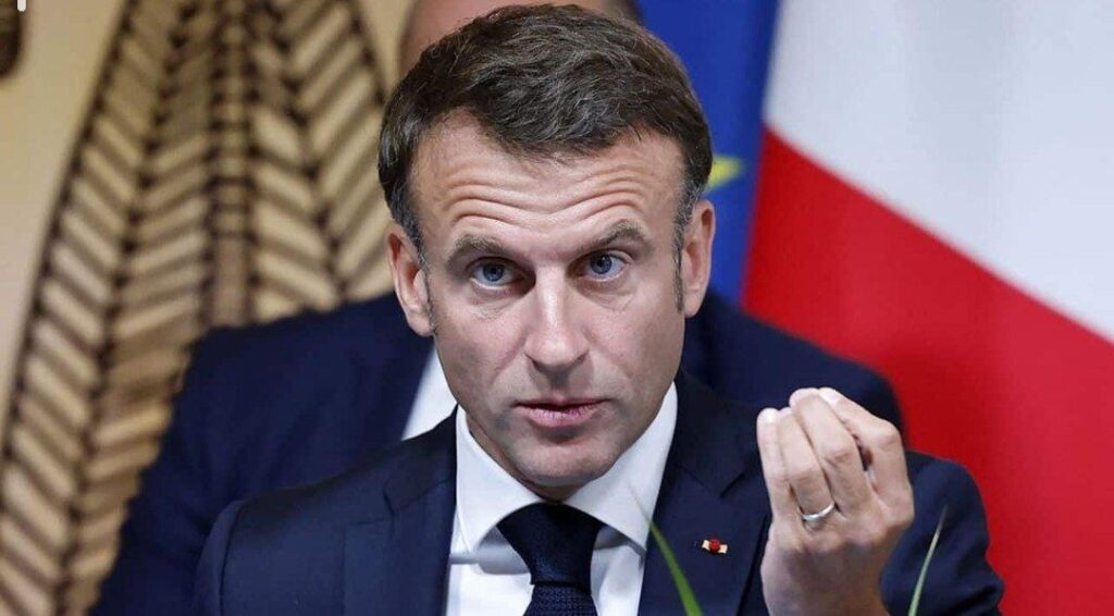 reglas, Macron
