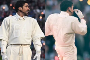 Bad Bunny sorprende al equipo de Zara al regalarles la camiseta que usó en el Super Bowl 2026