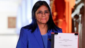 Presidenta de Venezuela promulga la ley de amnistía de presos políticos: “Hay que saber pedir perdón” 