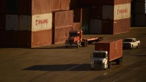 Miles de camioneros inmigrantes perderán sus licencias de conducir 