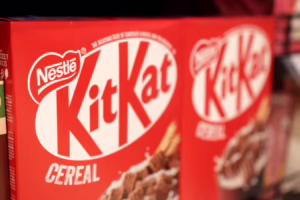 Roban más de 400 mil barras de KitKat en Europa tras asalto a camión