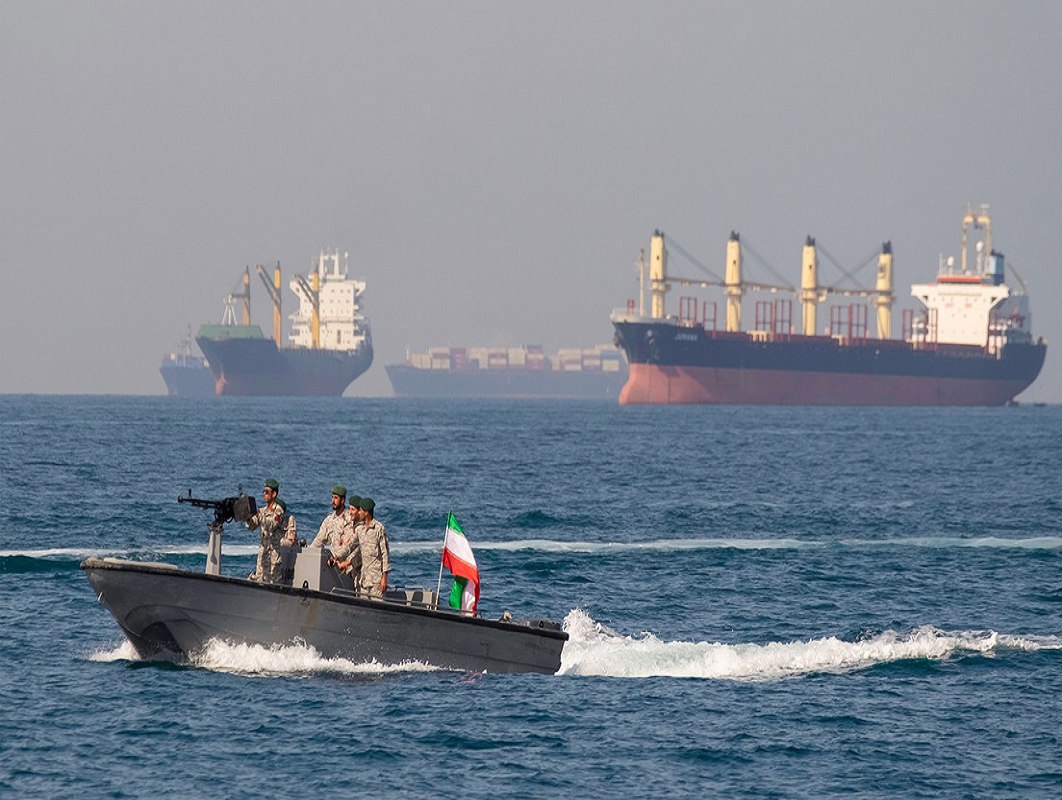 EEUU reitera que es inaceptable que Irán controle Ormuz 