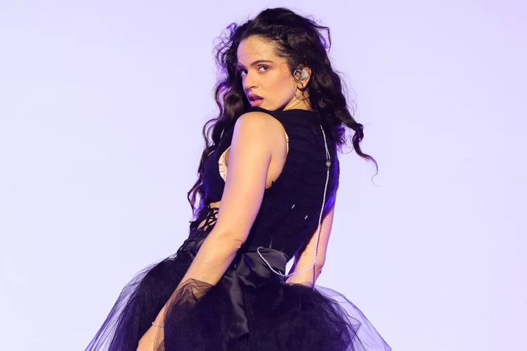 Rosalía tranquiliza a sus fans tras complicación de salud en concierto en Italia