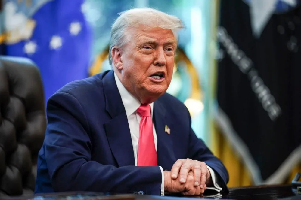 Trump va por los ciudadanos naturalizados: quiere revocarles este derecho 