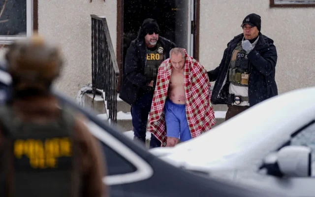 Agentes de ICE sacan a ciudadano estadounidense de su casa; investigan posible secuestro