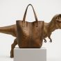 Crean bolso de lujo con colágeno de dinosaurio: innovación y polémica