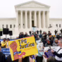 La Corte Suprema muestra señales críticas a favor de Trump en el caso TPS
