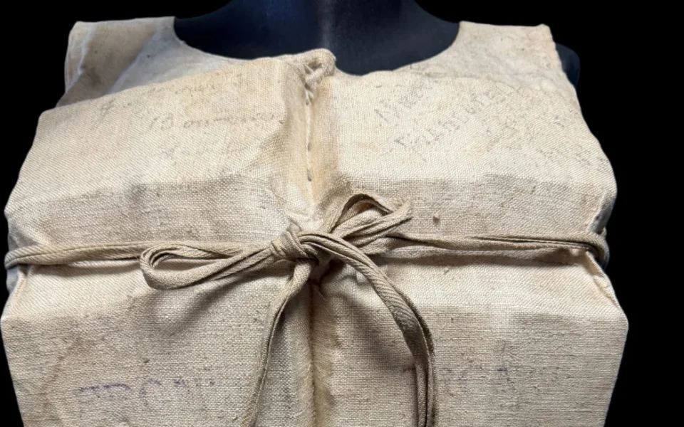 Subastan chaleco salvavidas del Titanic utilizado por sobreviviente en una pieza histórica única