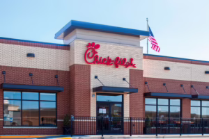 Restaurante en Estados Unidos premia a clientes por desconectarse del celular durante las comidas