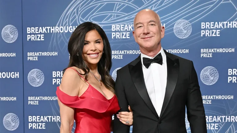 Jeff Bezos and Lauren Sanchez