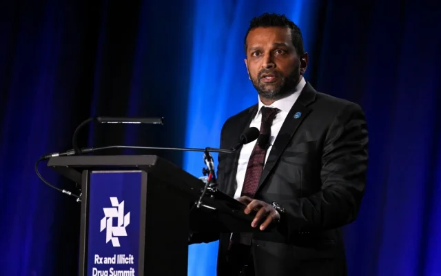 Director del FBI demanda a The Atlantic por difamación