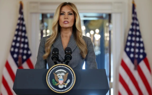 Modelo deportada lanza advertencia pública a Melania Trump