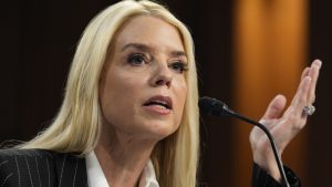 Trump destituye a Pam Bondi como fiscal general de EEUU