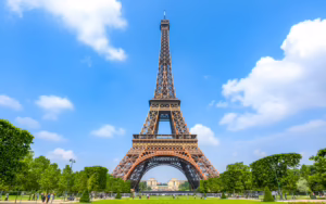 Subastarán histórico fragmento de la Torre Eiffel en París