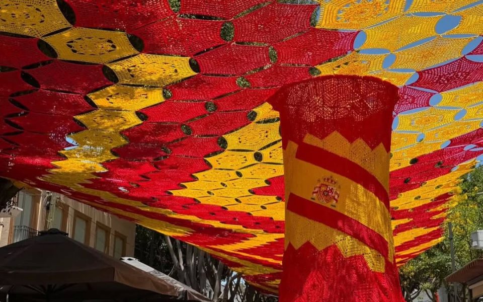 Artesanas mexicanas crean gigantesco techo de crochet para el Mundial