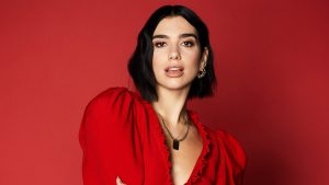 Dua Lipa inaugura una biblioteca contra la censura en Portugal