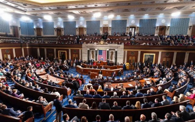 Congreso de EEUU desafía a Trump con Rusia y Ucrania: aprueba ayuda e impone sanciones