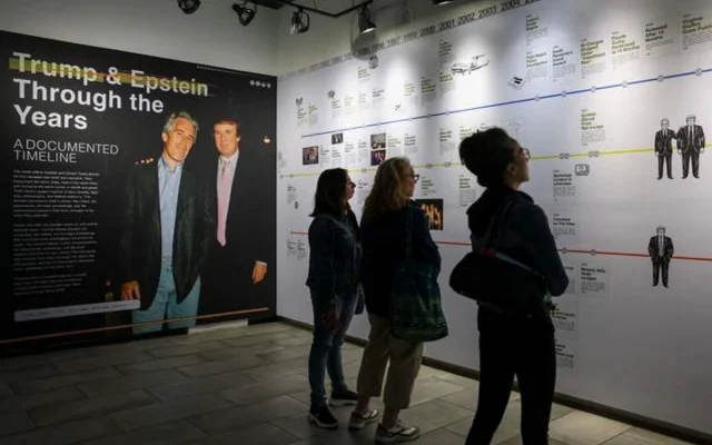 Biblioteca temporal exhibe millones de páginas sobre el caso Jeffrey Epstein en Nueva York