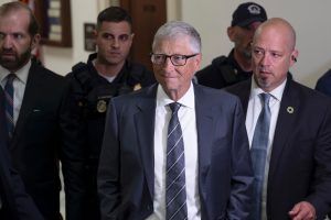 Bill Gates declara ante el Congreso sobre su relación con Epstein