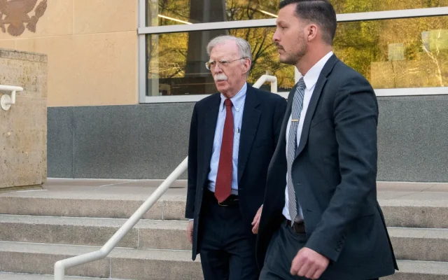 John Bolton prevé declararse culpable por caso de documentos clasificados